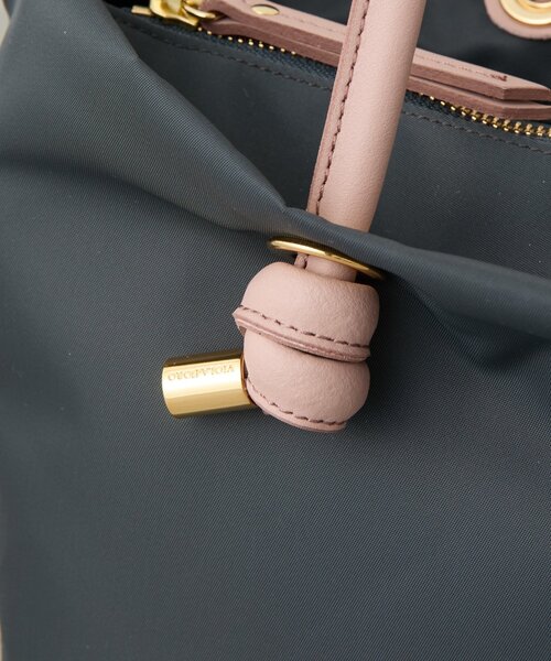 La boutique BonBon（ラブティックボンボン）の「【ヴィオラドーロ】ノットハンドルナイロントート Mサイズ（トートバッグ・レディース・チャコールグレー・FREE）」の9枚目の写真