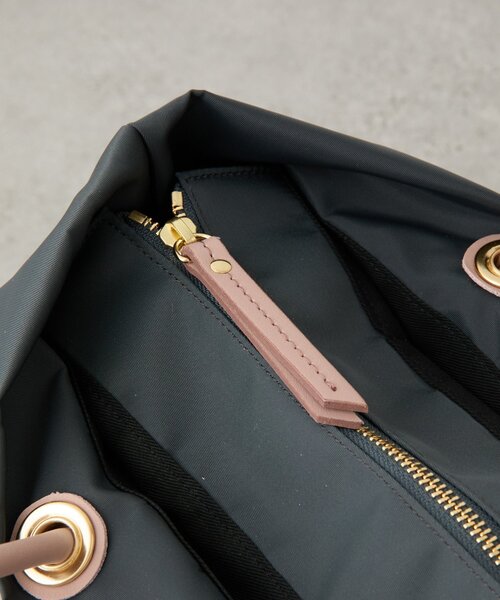 La boutique BonBon（ラブティックボンボン）の「【ヴィオラドーロ】ノットハンドルナイロントート Mサイズ（トートバッグ・レディース・チャコールグレー・FREE）」の10枚目の写真