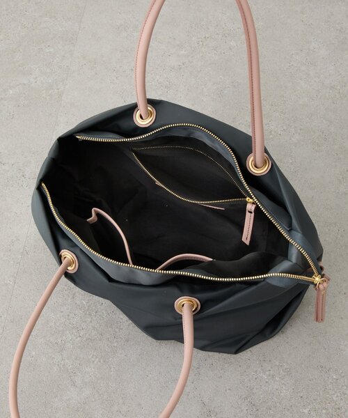 La boutique BonBon（ラブティックボンボン）の「【ヴィオラドーロ】ノットハンドルナイロントート Mサイズ（トートバッグ・レディース・チャコールグレー・FREE）」の12枚目の写真