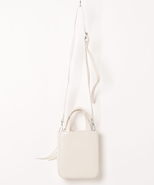 MASHIRO(マシロ)の「【MASHIRO】チャーム付きスクエアボックスミニショルダーバッグ 2WAY(MA/EK532)(ショルダーバッグ・レディース・シルバー/ホワイト/ブラック・FREE)」の19枚目の写真