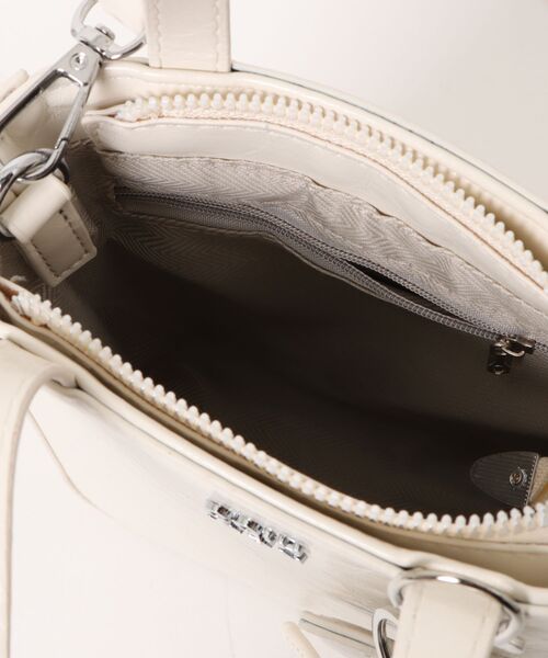 MASHIRO(マシロ)の「【MASHIRO】チャーム付きスクエアボックスミニショルダーバッグ 2WAY(MA/EK532)(ショルダーバッグ・レディース・シルバー/ホワイト/ブラック・FREE)」の21枚目の写真