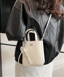 VIBGYOR（ヴィブジョー）の「【MASHIRO】チャーム付きスクエアボックスミニショルダーバッグ 2WAY(MA/EK532)（ショルダーバッグ）」
