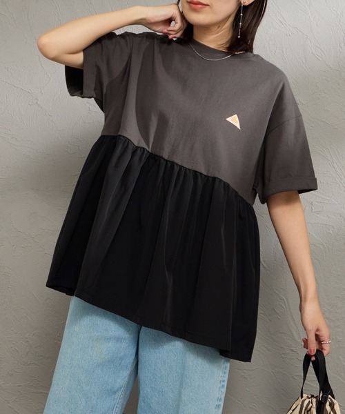 KELTY（ケルティ）の「[KELTY/ケルティ] 別注 ウエスト切替 ペプラムデザインTシャツ（Tシャツ/カットソー・レディース・チャコールグレー/ブラック/グレイッシュベージュ/カーキ・F）」の2枚目の写真
