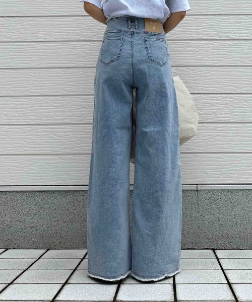 Q(キュー)の「ストレッチデニムパンツ(デニムパンツ・レディース・ライトブルー/アイボリー・MEDIUM)」の21枚目の写真