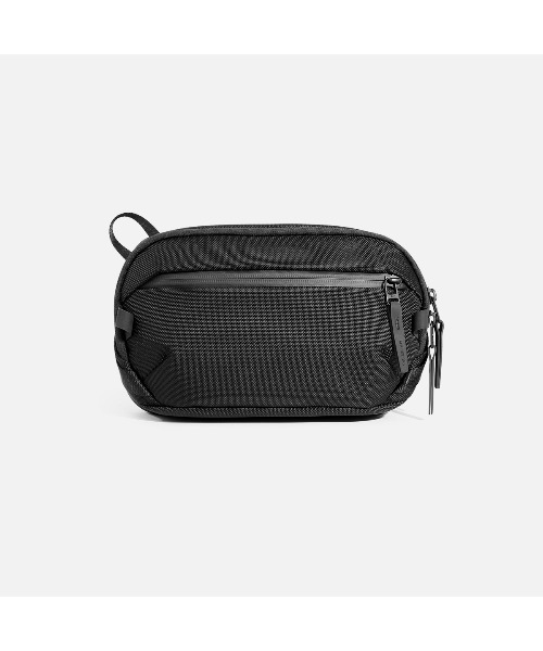Aer（エアー）の「AER　Day Sling 4　/　AER-21072（ショルダーバッグ・メンズ・ブラック・FREE）」の2枚目の写真