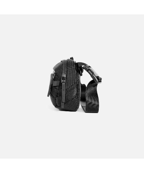 Aer（エアー）の「AER　Day Sling 4　/　AER-21072（ショルダーバッグ・メンズ・ブラック・FREE）」の3枚目の写真