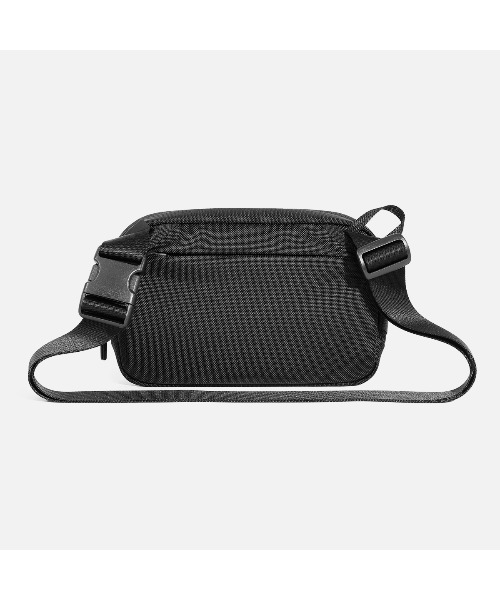 Aer（エアー）の「AER　Day Sling 4　/　AER-21072（ショルダーバッグ・メンズ・ブラック・FREE）」の4枚目の写真