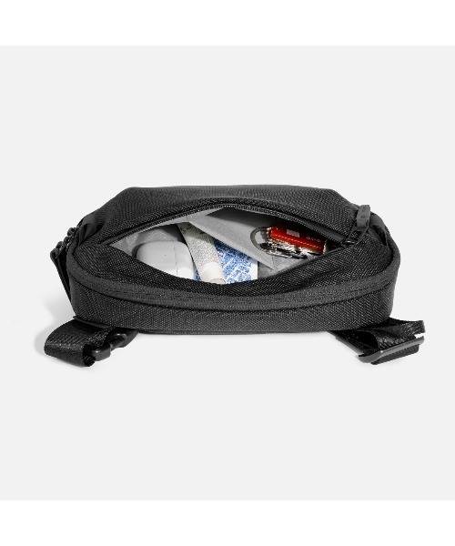 Aer（エアー）の「AER　Day Sling 4　/　AER-21072（ショルダーバッグ・メンズ・ブラック・FREE）」の7枚目の写真