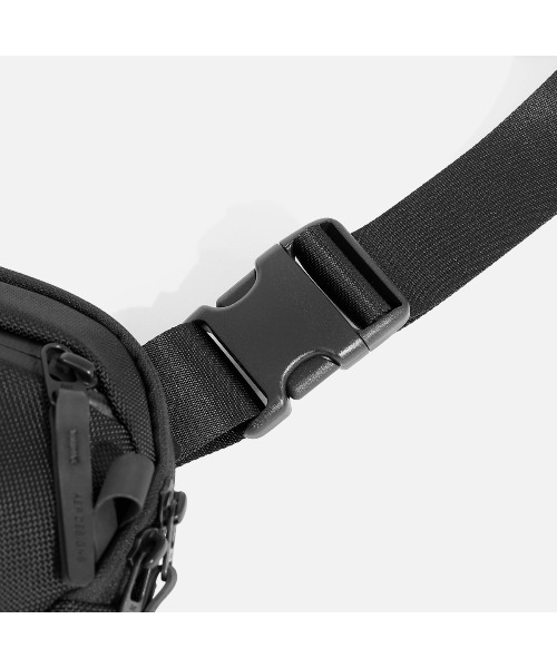 Aer（エアー）の「AER　Day Sling 4　/　AER-21072（ショルダーバッグ・メンズ・ブラック・FREE）」の10枚目の写真