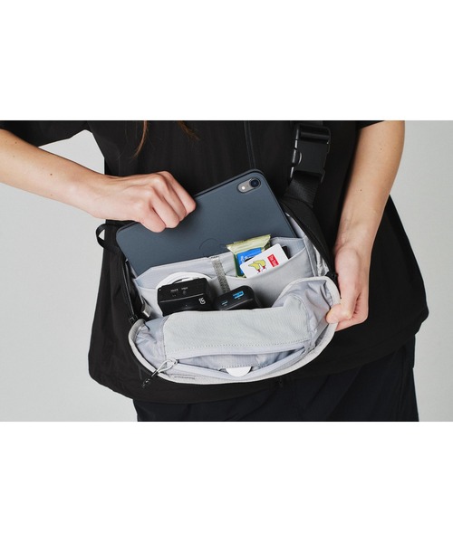 Aer（エアー）の「AER　Day Sling 4　/　AER-21072（ショルダーバッグ・メンズ・ブラック・FREE）」の20枚目の写真