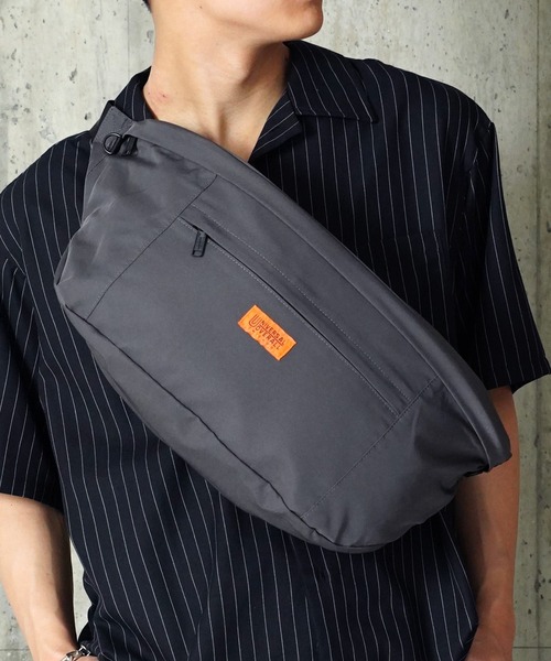 UNIVERSAL OVERALL（ユニバーサルオーバーオール）の「"07"≪UNIVERSAL OVERALL≫4ポケット/12L ビッグ ヒップバッグ（ボディバッグ/ウエストポーチ・メンズ・ブラック/チャコールグレー/カーキブラウン・ONE SIZE）」の2枚目の写真