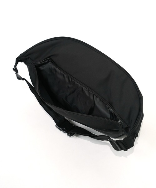 UNIVERSAL OVERALL（ユニバーサルオーバーオール）の「"07"≪UNIVERSAL OVERALL≫4ポケット/12L ビッグ ヒップバッグ（ボディバッグ/ウエストポーチ・メンズ・ブラック/チャコールグレー/カーキブラウン・ONE SIZE）」の16枚目の写真