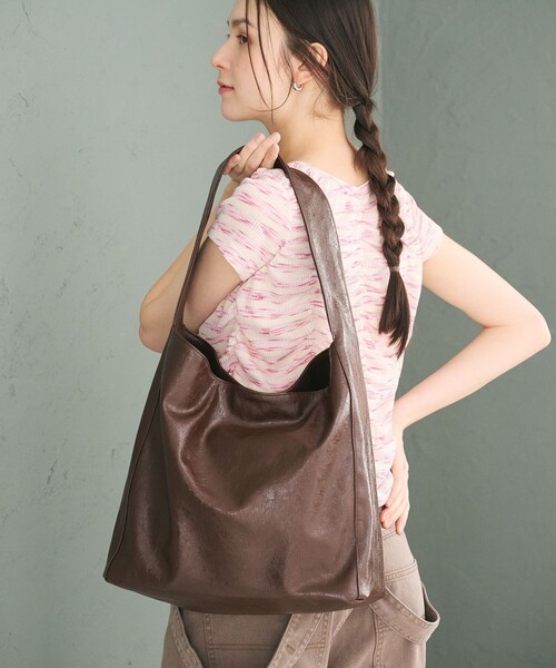 BEAUTY&YOUTH UNITED ARROWS(ビューティーアンドユースユナイテッドアローズ)の「レザーライク ビッグ ワンショルダーバッグ(ショルダーバッグ・レディース・ブラック/ダークブラウン・FREE)」の3枚目の写真