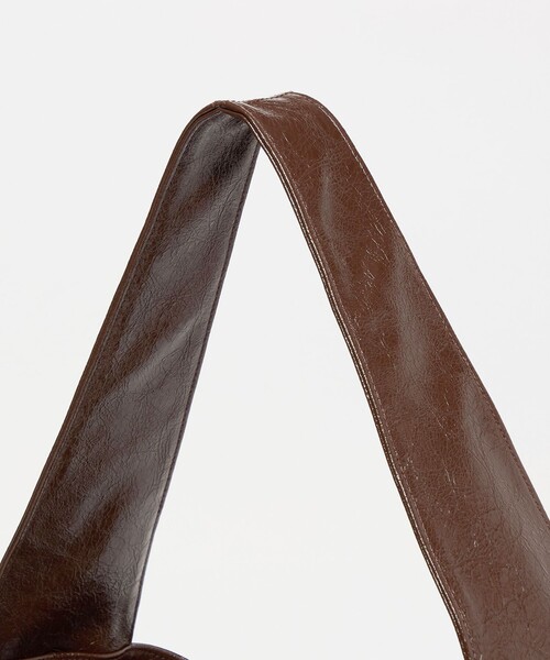 BEAUTY&YOUTH UNITED ARROWS(ビューティーアンドユースユナイテッドアローズ)の「レザーライク ビッグ ワンショルダーバッグ(ショルダーバッグ・レディース・ブラック/ダークブラウン・FREE)」の14枚目の写真