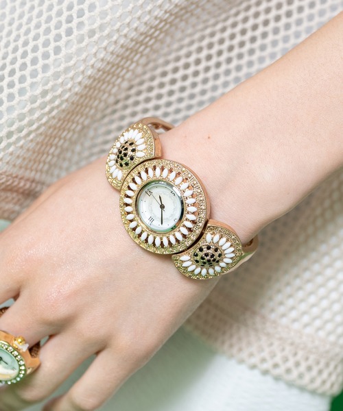 an meets zakka(アンミツザッカ)の「an meets zakka レトロアンティーク装飾ネイティブストーンラウンドプレートブレスレットウォッチ(アナログ腕時計・レディース・シルバー/ゴールド・ONESIZE)」の3枚目の写真