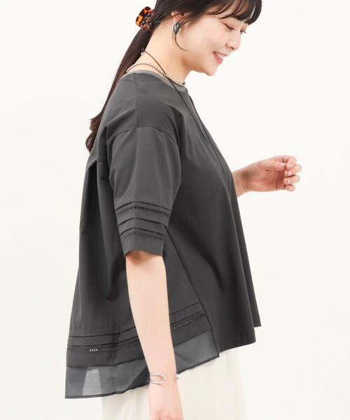 MICO COULIER（ミコクリエ）の「はしごレース異素材切替プルオーバー（Tシャツ/カットソー・レディース・ベビーピンク/オフホワイト/チャコールグレー・38）」の2枚目の写真