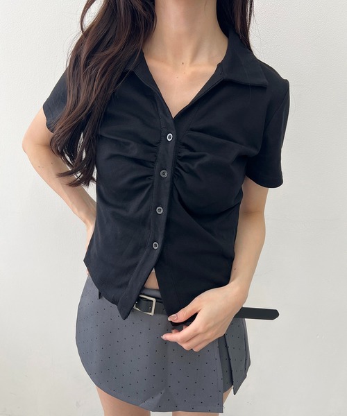 PHILLY(フィリー)の「オープンカラーギャザーデザイントップ(Tシャツ/カットソー・レディース・ホワイト/ブラック/ホワイト系その他・FREE)」の1枚目の写真