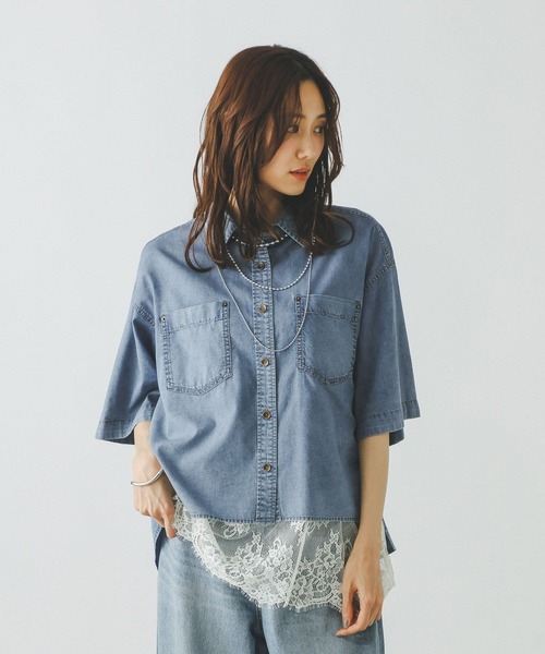 GLOBAL WORK（グローバルワーク）の「GOODデニムシャツ半袖/655908（シャツ/ブラウス・レディース・ブルー/ブルー系6・LARGE/MEDIUM）」の5枚目の写真