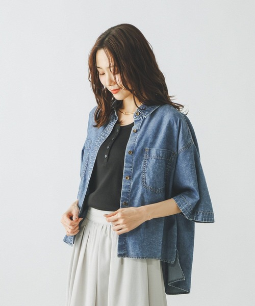 GLOBAL WORK（グローバルワーク）の「GOODデニムシャツ半袖/655908（シャツ/ブラウス・レディース・ブルー/ブルー系6・LARGE/MEDIUM）」の9枚目の写真