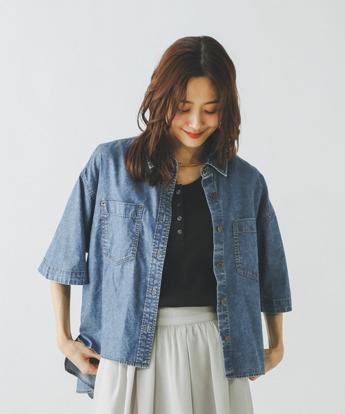 GLOBAL WORK（グローバルワーク）の「GOODデニムシャツ半袖/655908（シャツ/ブラウス・レディース・ブルー/ブルー系6・LARGE/MEDIUM）」の10枚目の写真