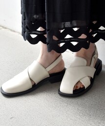 【SHIPS any別注】ALL BLACK: バック ストラップ サンダル