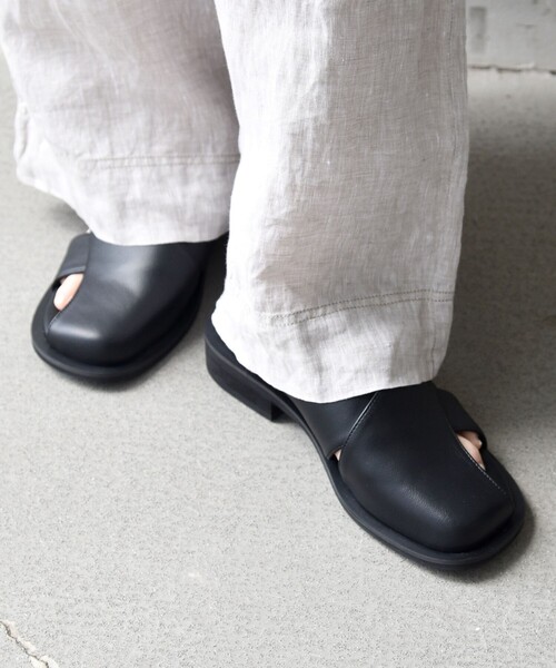SHIPS any(シップス エニィ)の「【SHIPS any別注】ALL BLACK: バック ストラップ サンダル(サンダル・レディース・ブラック/ナチュラル・38/37/36)」の5枚目の写真