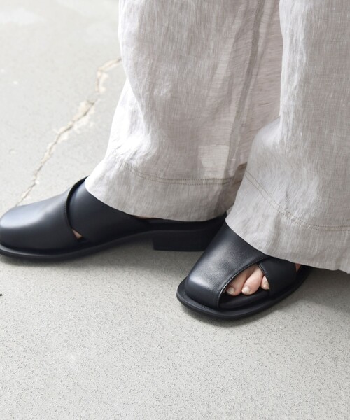 SHIPS any(シップス エニィ)の「【SHIPS any別注】ALL BLACK: バック ストラップ サンダル(サンダル・レディース・ブラック/ナチュラル・38/37/36)」の6枚目の写真
