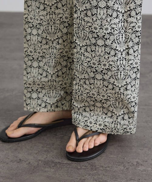 SALON adam et rope'(サロン アダム エ ロペ)の「リバティイージーリラックスパンツ(その他パンツ・レディース・ブルー系その他4/グリーン系その他/ブラック系その他・FREE)」の13枚目の写真