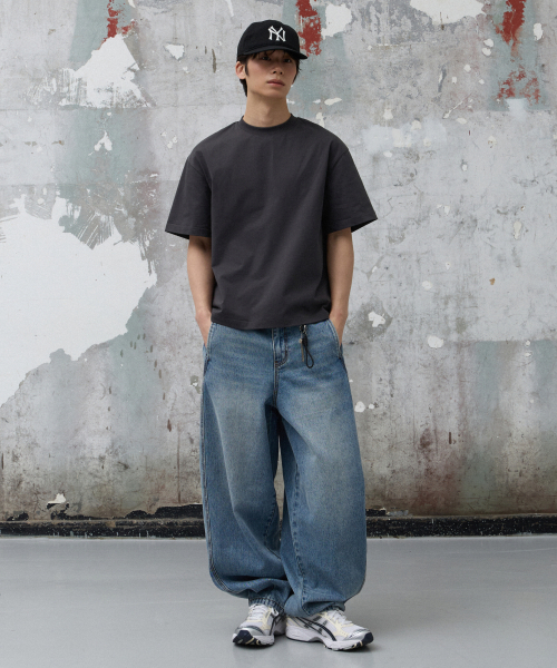 AGOD（エージーオーディー）の「バックインシジョンクロップハーフTシャツ[チャコール]（Tシャツ/カットソー・レディース・その他・SMALL/MEDIUM/LARGE）」の3枚目の写真