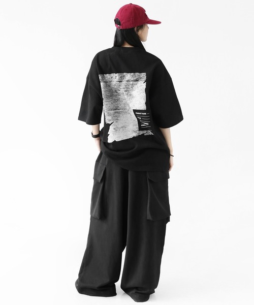 minsobi(ミンソビ)の「ラベルディテール バックアート ビッグTシャツ ユニセックス(Tシャツ/カットソー・メンズ・ホワイト/ブラック・FREE)」の10枚目の写真