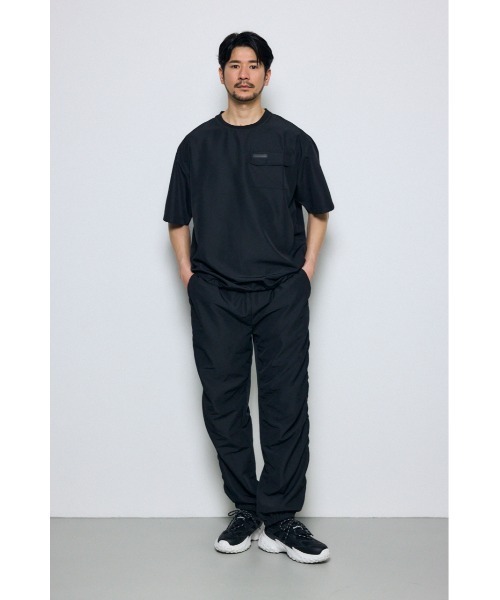 AZUL by moussy(アズールバイマウジー)の「【UVカット、遮熱、接触冷感】ひんやり♪SHELTECH Light ポケットTシャツ 春服 夏服(Tシャツ/カットソー・メンズ・グレー系その他/ブラック/グレー・SMALL/MEDIUM/LARGE)」の6枚目の写真