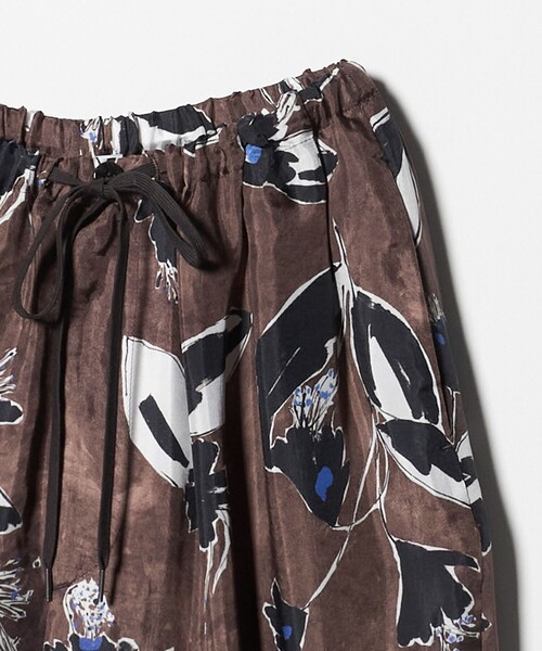SACRA（サクラ）の「＜SACRA＞ペイント フローラ パンツ（その他パンツ・レディース・ブラウン系・38/36）」の10枚目の写真