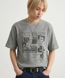 ARULE（アルール）の「A'GEM/9 × .kom『ARULE/アルール』サーマル 加工プリント半袖Tシャツ（Tシャツ/カットソー）」