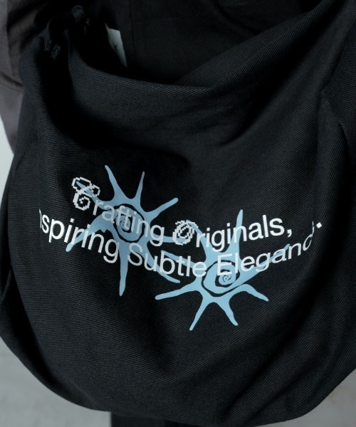 COIRIS(コイリス)の「◇COIRIS◇ブランド直輸入正規品/ORUA レタリングクロスバッグ ORUA LETTERING CROSS BAG(ショルダーバッグ・レディース・ブラック・FREE)」の2枚目の写真