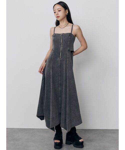 MURUA(ムルーア)の「デニムライクサイドカットワンピース 夏服(ワンピース・レディース・ブラック/ブルー・1/2)」の2枚目の写真