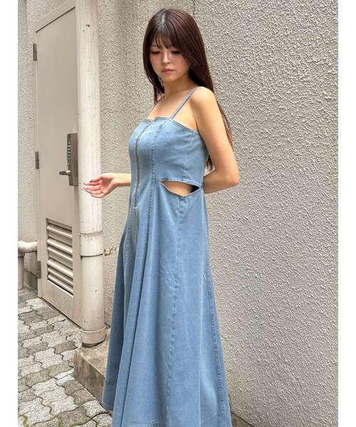 MURUA(ムルーア)の「デニムライクサイドカットワンピース 夏服(ワンピース・レディース・ブラック/ブルー・1/2)」の7枚目の写真