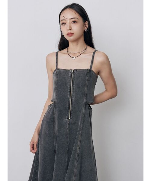 MURUA(ムルーア)の「デニムライクサイドカットワンピース 夏服(ワンピース・レディース・ブラック/ブルー・1/2)」の9枚目の写真