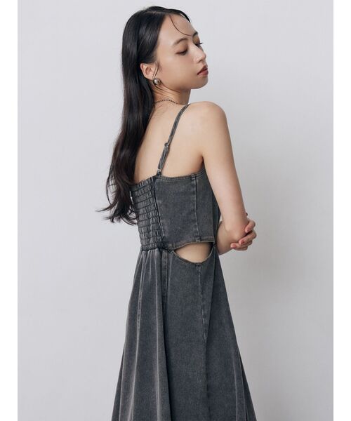 MURUA(ムルーア)の「デニムライクサイドカットワンピース 夏服(ワンピース・レディース・ブラック/ブルー・1/2)」の11枚目の写真