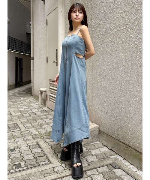 MURUA(ムルーア)の「デニムライクサイドカットワンピース 夏服(ワンピース・レディース・ブラック/ブルー・1/2)」の13枚目の写真