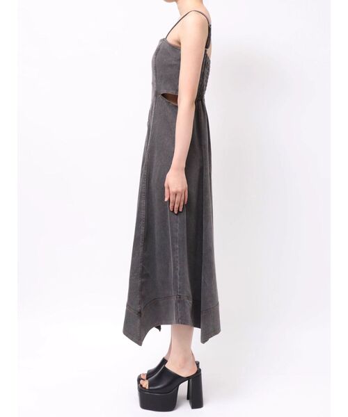 MURUA(ムルーア)の「デニムライクサイドカットワンピース 夏服(ワンピース・レディース・ブラック/ブルー・1/2)」の19枚目の写真