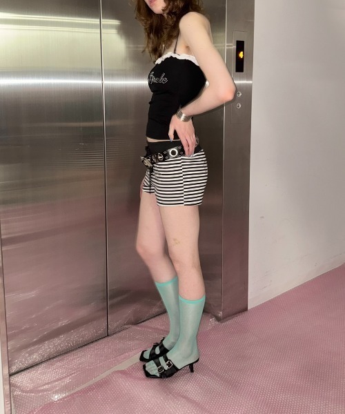 SHAGGIE(シャギー)の「【取り外し可能アジャスター付き】ラインストーンロゴフリルキャミソール(キャミソール・レディース・ホワイト/ライトブルー/ブラック/レッド・FREE)」の22枚目の写真