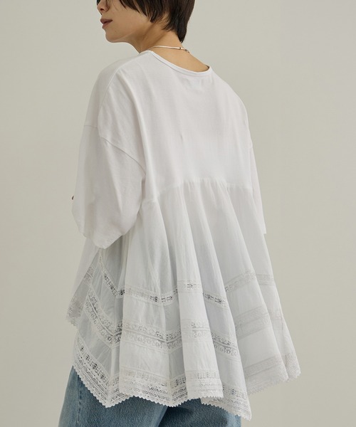 SALON adam et rope'(サロン アダム エ ロペ)の「【AAYUSHI(アユーシ)】バックスカーフハーフスリーブトップス(Tシャツ/カットソー・レディース・ホワイト/ブラック・FREE)」の1枚目の写真