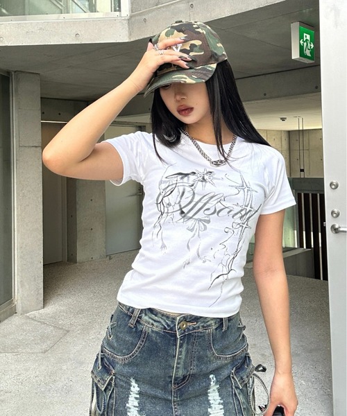 KsG(ケーエスジー)の「クロップドスタープリントTシャツ(Tシャツ/カットソー・レディース・ホワイト・MEDIUM/SMALL)」の1枚目の写真