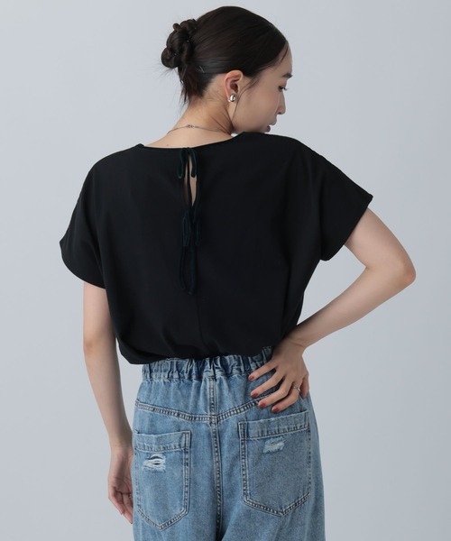 LEPSIM(レプシィム)の「バックベロアリボンフレンチスリーブ 885513(Tシャツ/カットソー・レディース・オフホワイト/ブラック/ホワイト×ブラック・FREE)」の3枚目の写真