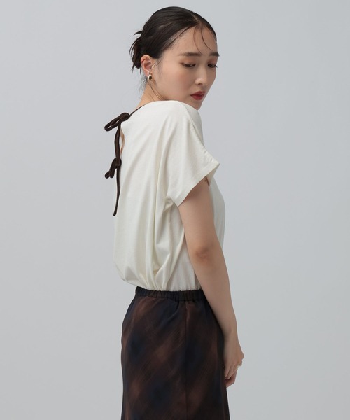 LEPSIM(レプシィム)の「バックベロアリボンフレンチスリーブ 885513(Tシャツ/カットソー・レディース・オフホワイト/ブラック/ホワイト×ブラック・FREE)」の5枚目の写真