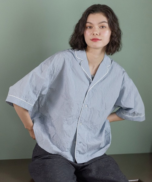 niko and...(ニコアンド)の「ワッシャーストライプシャツ(シャツ/ブラウス・レディース・ライトブルー/ブラウン・LARGE/MEDIUM)」の2枚目の写真