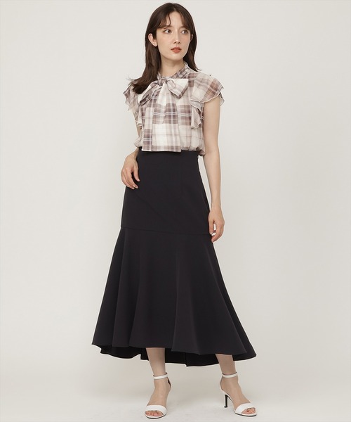 SWINGLE(スウィングル)の「ヘムラインマーメイドスカート(スカート・レディース・ネイビー/ラベンダー/ベージュ・SMALL/MEDIUM)」の11枚目の写真