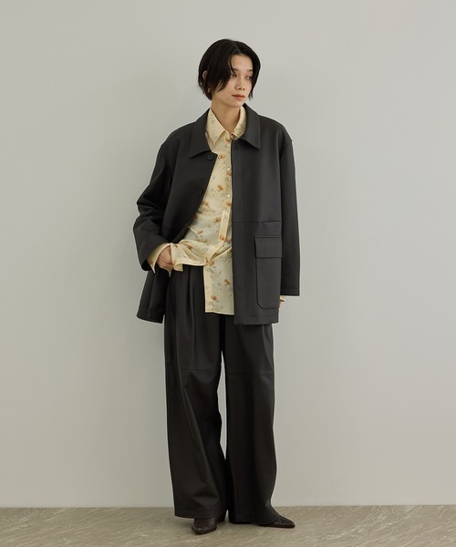 SALON adam et rope'(サロン アダム エ ロペ)の「ラムレザーカバーオール / セットアップ対応(カバーオール・レディース・ベージュ/ダークブラウン・FREE)」の4枚目の写真