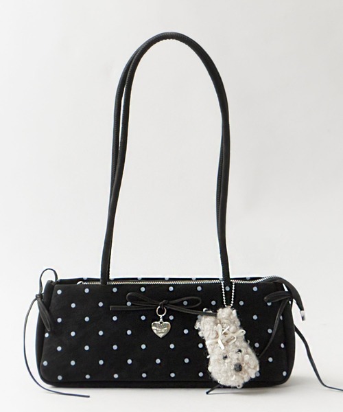Chick(チック)の「Dot Ribbon Square Shoulder Bag with Charm / チャーム付き ドット柄 リボン スクエア ショルダーバッグ 横長 ガーリー フェミニン レディース 2026年 夏 夏服(ショルダーバッグ・レディース・レッド/ブラック/ホワイト・FREE)」の2枚目の写真