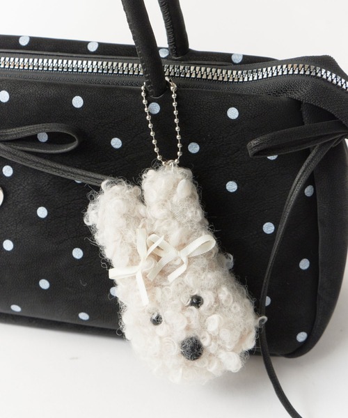 Chick(チック)の「Dot Ribbon Square Shoulder Bag with Charm / チャーム付き ドット柄 リボン スクエア ショルダーバッグ 横長 ガーリー フェミニン レディース 2026年 夏 夏服(ショルダーバッグ・レディース・レッド/ブラック/ホワイト・FREE)」の4枚目の写真